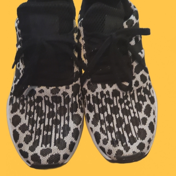 Adidas - Picture 3 of 4